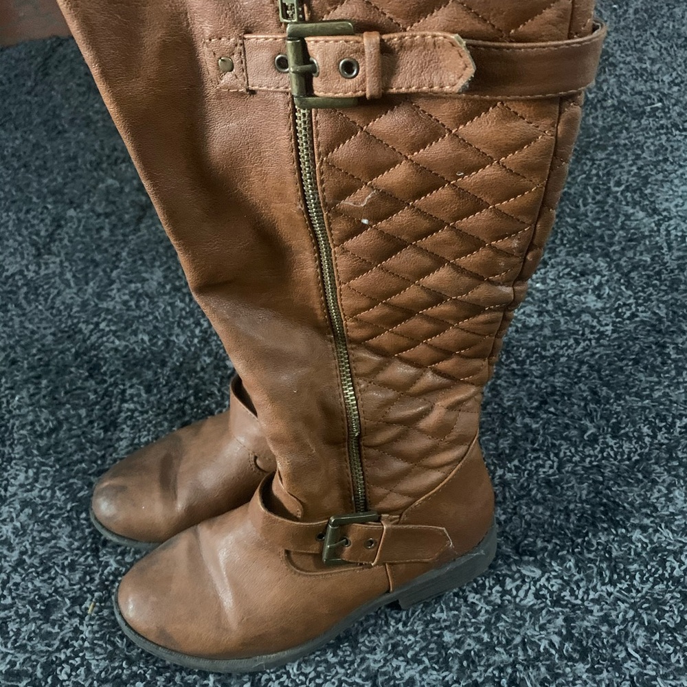 Boots - Picture 3 of 4